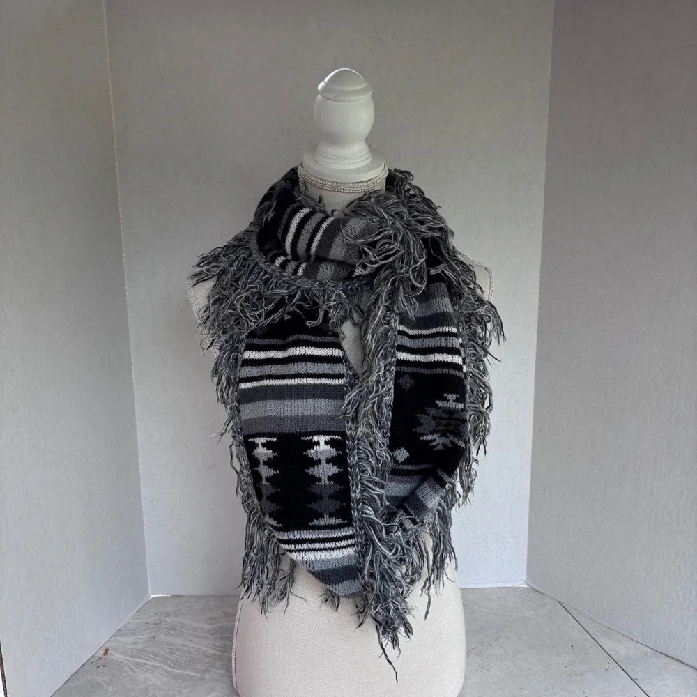 Mudd Aztec Print‎ Infinity Scarf Black Gray White Fringe Cozy Loop Neckwear